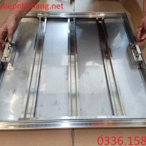 Phần tay cầm của nắp bể nước