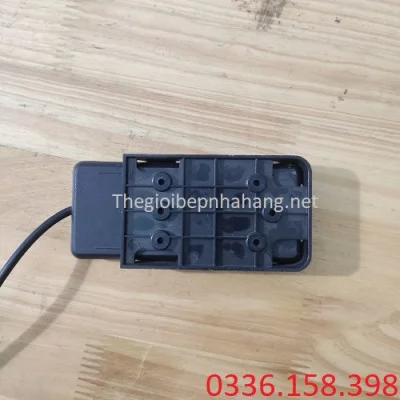 Mặt sau của khiển bếp từ