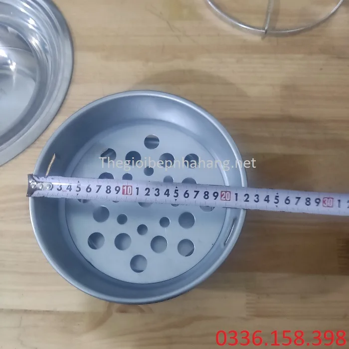 Phần xô than của bếp nướng BBQ bình dân