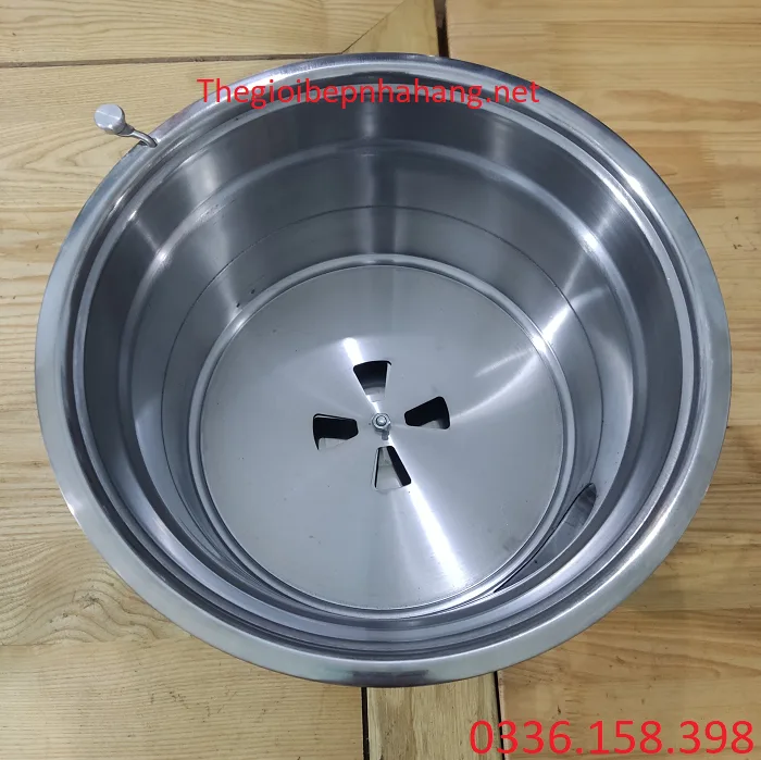 Phần vỏ bếp của lò nướng than hút âm