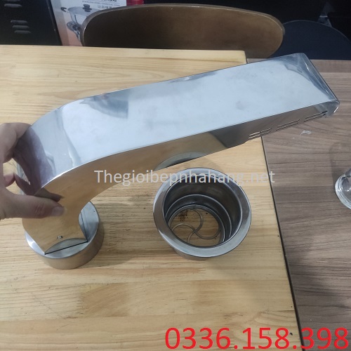 Ống hút khói cong tại bàn nhà hàng