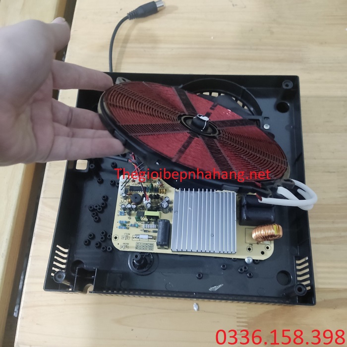 Cấu tạo của bếp từ vuông âm bàn