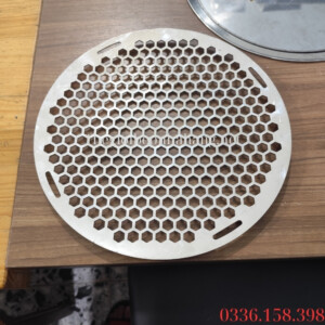Mặt sau của vỉ nướng inox cao cấp chống dính