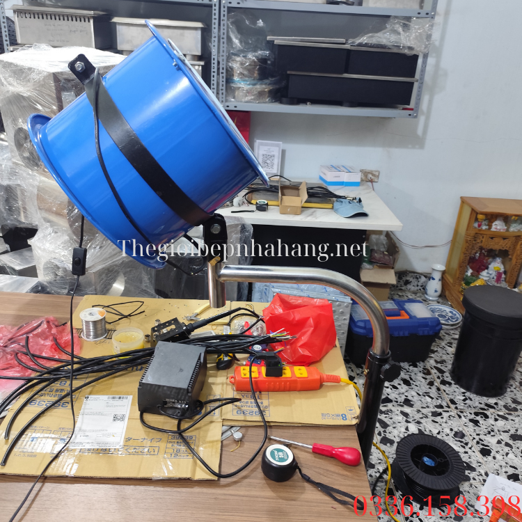 Cung cấp quạt hút khói bếp nướng có kệ đỡ